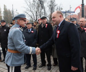 W Toruniu odsłonięto piękną tablicę, upamiętniającą obchody 100-lecia odzyskania niepodległości