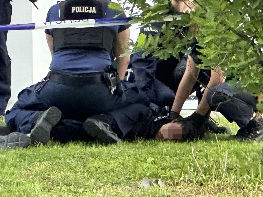Masakra siekiera na Uniwersytecie Warszawskim. Kobieta z podciętą głową
