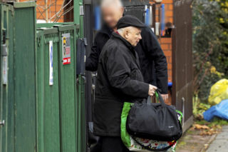 Prezes PiS robi pranie na mieście.