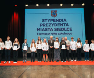 Najzdolniejsi uczniowie odebrali stypendia Prezydenta Miasta Siedlce