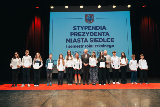 Najzdolniejsi uczniowie odebrali stypendia Prezydenta Miasta Siedlce