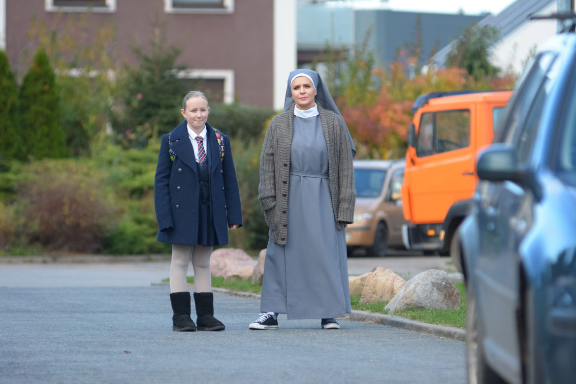 Pierwsza miłość, Dominika (Aneta Zając), Julka (Łucja Kawczak)
