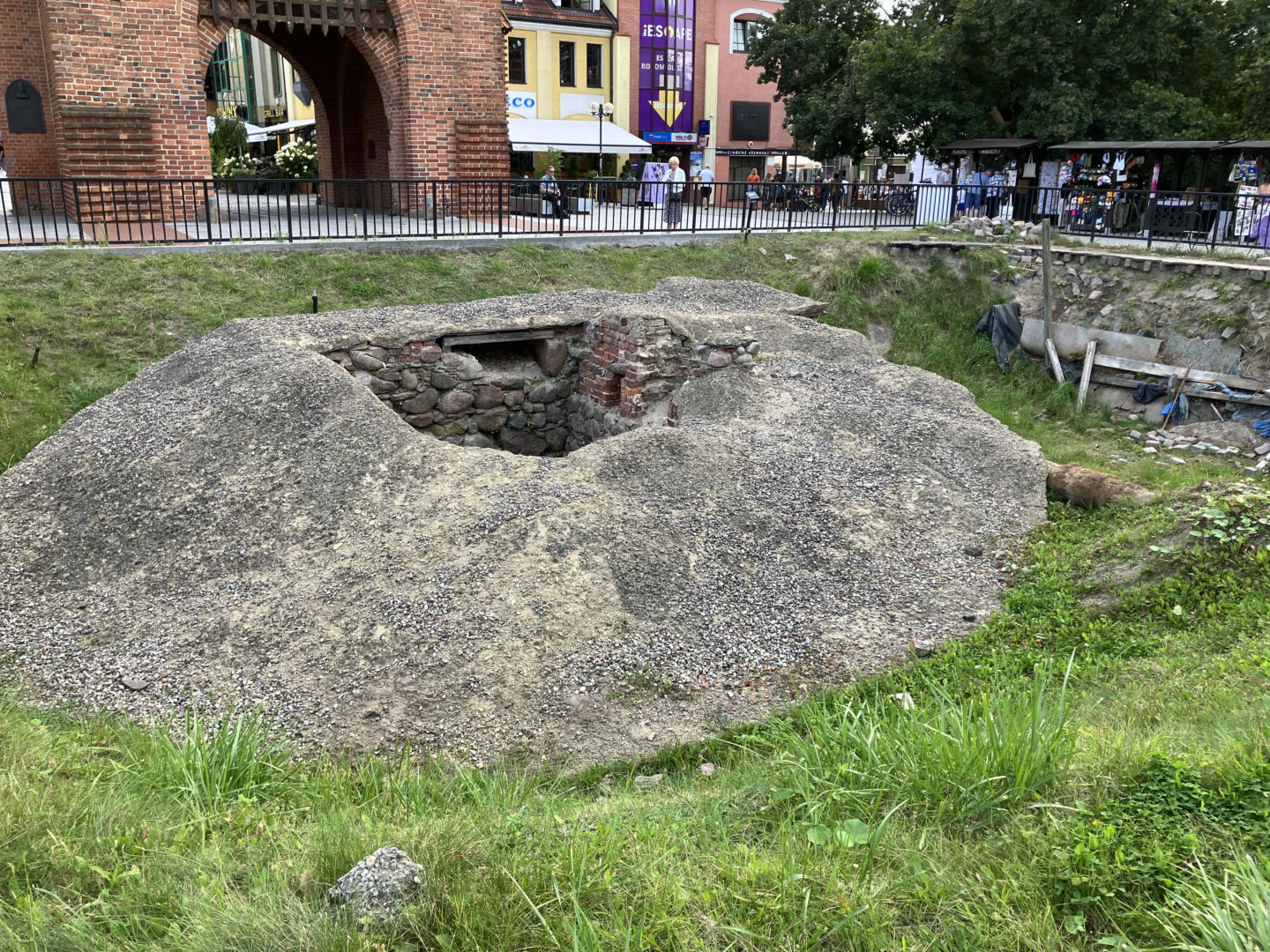 Dziura przed Wysoką Bramą w Olsztynie