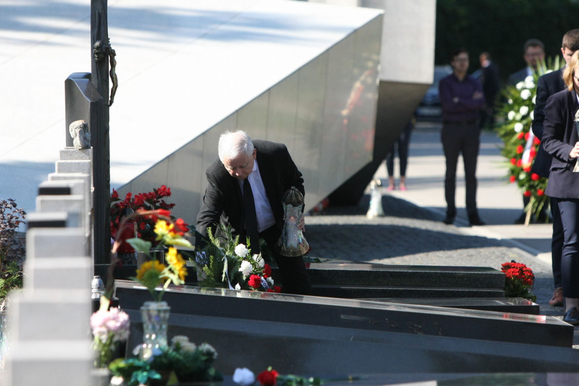 Kaczyński złożył kwiaty na grobie Kornela Morawieckiego 