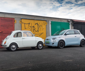 Elektryczny Fiat 500e i klasyczny Fiat 500