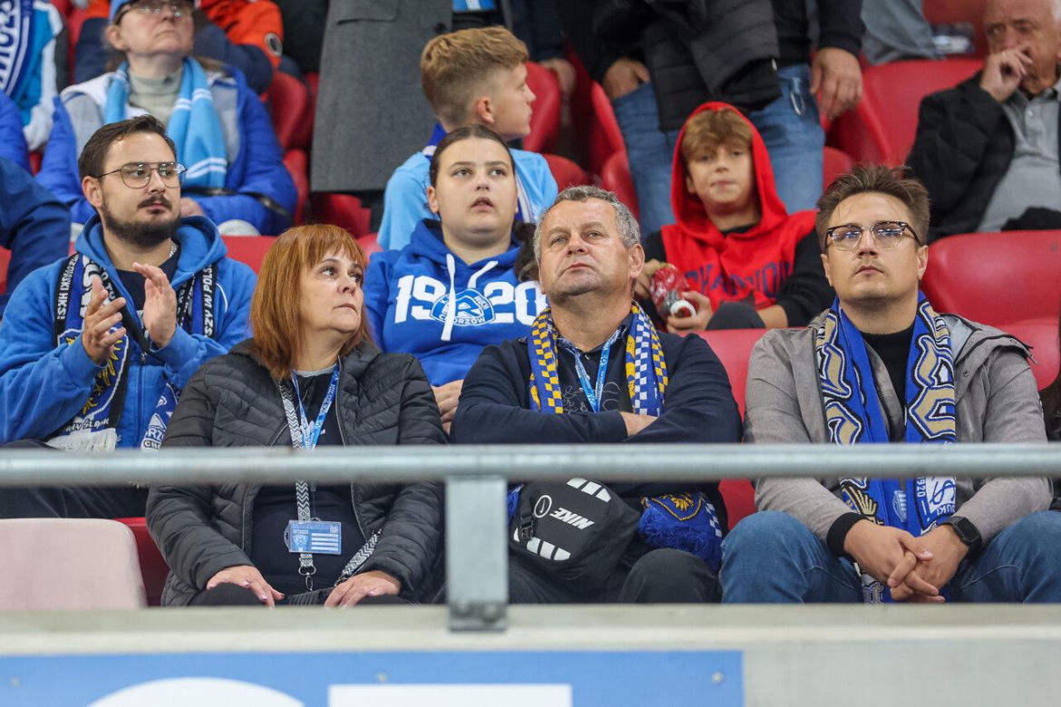 Smutne pożegnanie Ruchu Chorzów. Kibice dojechali na mecz z Pogonią, ale piłkarze już nie ZDJĘCIA