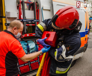 Wypadek w centrum Ełku. Poszkodowana kobieta i dziecko [ZDJĘCIA]
