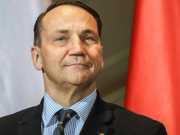 Sikorski reaguje na słowa szefa BBN o zakupach sprzętu w USA. Pensję pobiera z polskiego budżetu