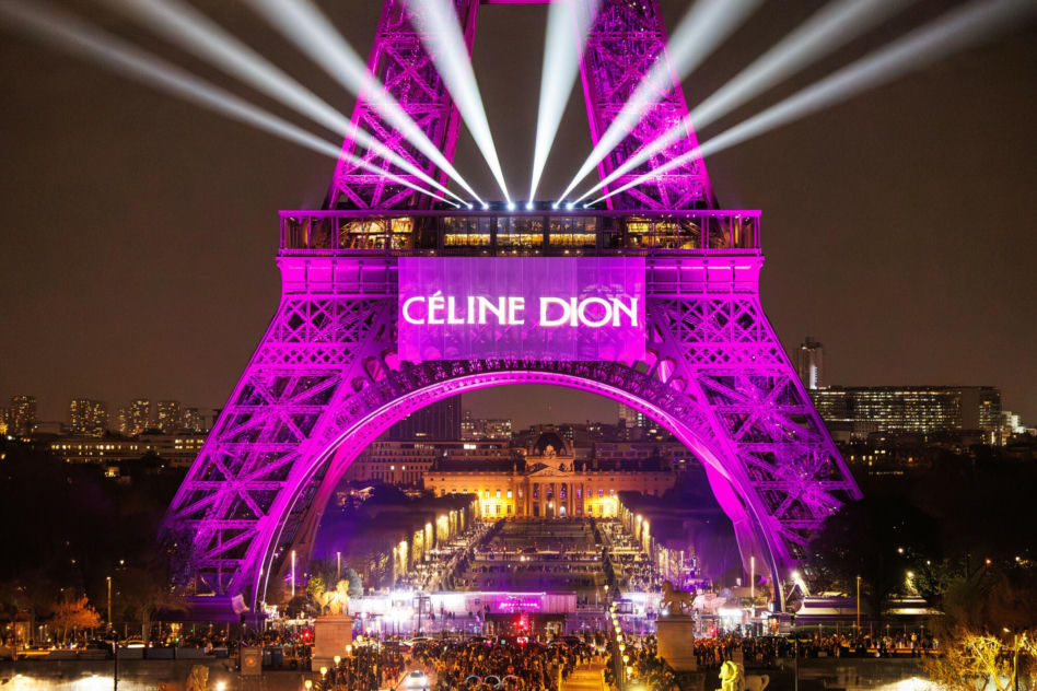 Wieża Eiffla rozbłysła na powrót Celine Dion