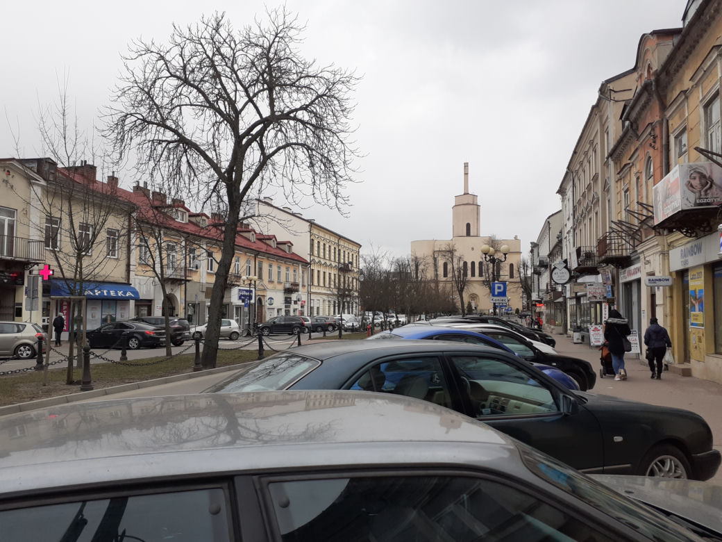 Jak wyglądał kościół garnizonowy w Siedlcach z zewnątrz i w środku w marcu 2021 roku?