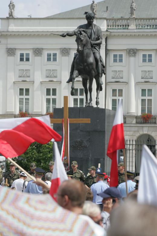 Nieudana próba przeniesienia krzyża sprzed Pałacu 3.08.2010