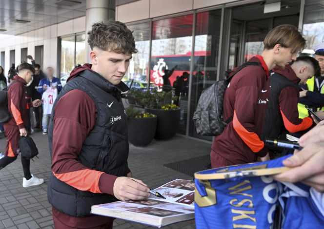 Polscy piłkarze polecieli na finał baraży ze Szwecją