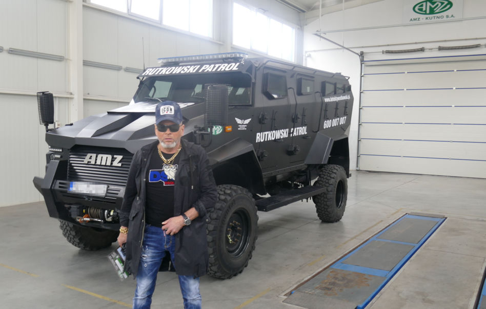 Rutkowski pancernymi wozami wjeżdża do Ukrainy