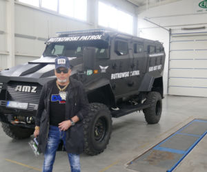 Rutkowski pancernymi wozami wjeżdża do Ukrainy