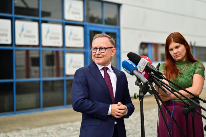 Nowa tymczasowa hala przylotów na lotnisku w Goleniowie