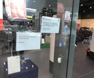 Galerie na Śląsku otwarte! Ludzie bez rękawiczek i z opuszczonymi maskami