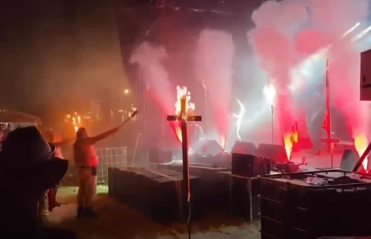 Podpalili krzyże na festiwalu w Chwałkowie