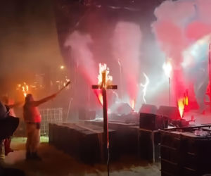 Podpalili krzyże na festiwalu w Chwałkowie