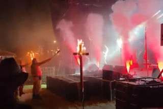 Podpalili krzyże na festiwalu w Chwałkowie