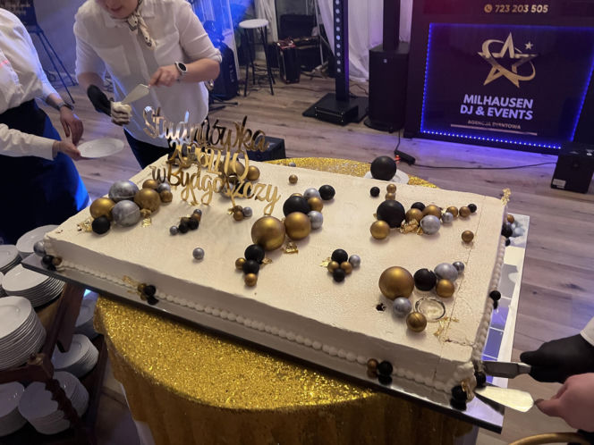 Studniówka pełna blasku i emocji! Tak bawili się maturzyści II LO w Bydgoszczy [ZDJĘCIA]