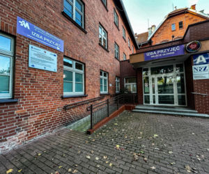 Pacjent wypadł z okna szpitala w Mrągowie i nie przeżył. Sprawą zajmuje się prokuratura