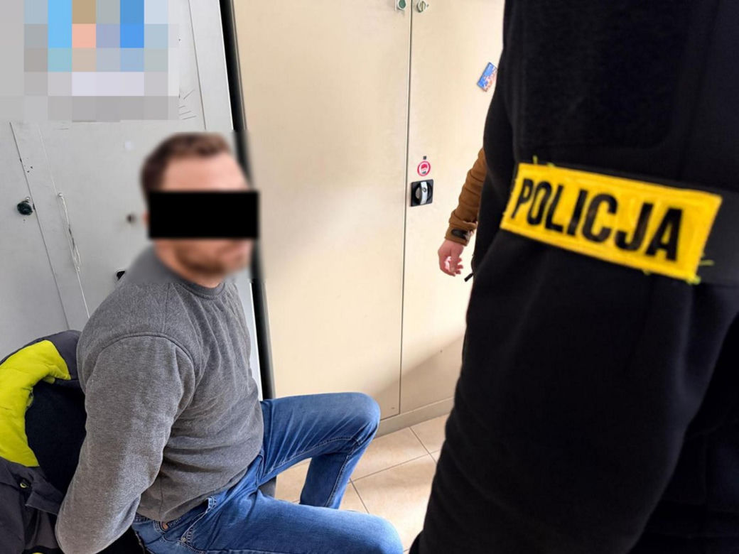 Akcja policji w Lublinie. Mężczyzna ruszył na nich z tasakiem