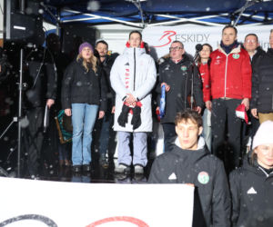 Kacper Tomasiak powitany jak król. Adam Małysz wręczył mu bezcenny talizman