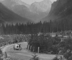 To najwyżej położona droga w Polsce, ale nie każdy tam wjedzie. Trasa słynie z prestiżowego wyścigu