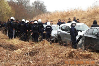 200 pseudokibiców miało wybrać się na grzyby. Chcieli zbierać je w rękawicach i kominiarkach! Zatrzymano 83 osoby
