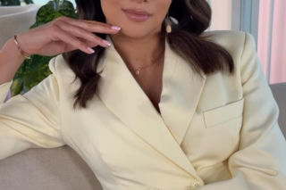 Garnitur Pauliny Krupińskiej to idealna propozycja na komunię. Elegancki i w jednym z najmodniejszych odcieni tej wiosny