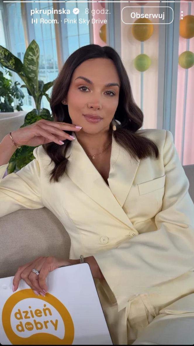 Garnitur Pauliny Krupińskiej to idealna propozycja na komunię. Elegancki i w jednym z najmodniejszych odcieni tej wiosny