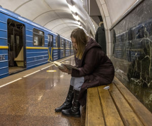 Od początku wojny żyją w metrze. To ich nowy dom i schron przed bombami 