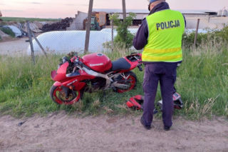 Nierozważny motocyklista pod Śremem! Pokazał jak nie należy korzystać z motocykla