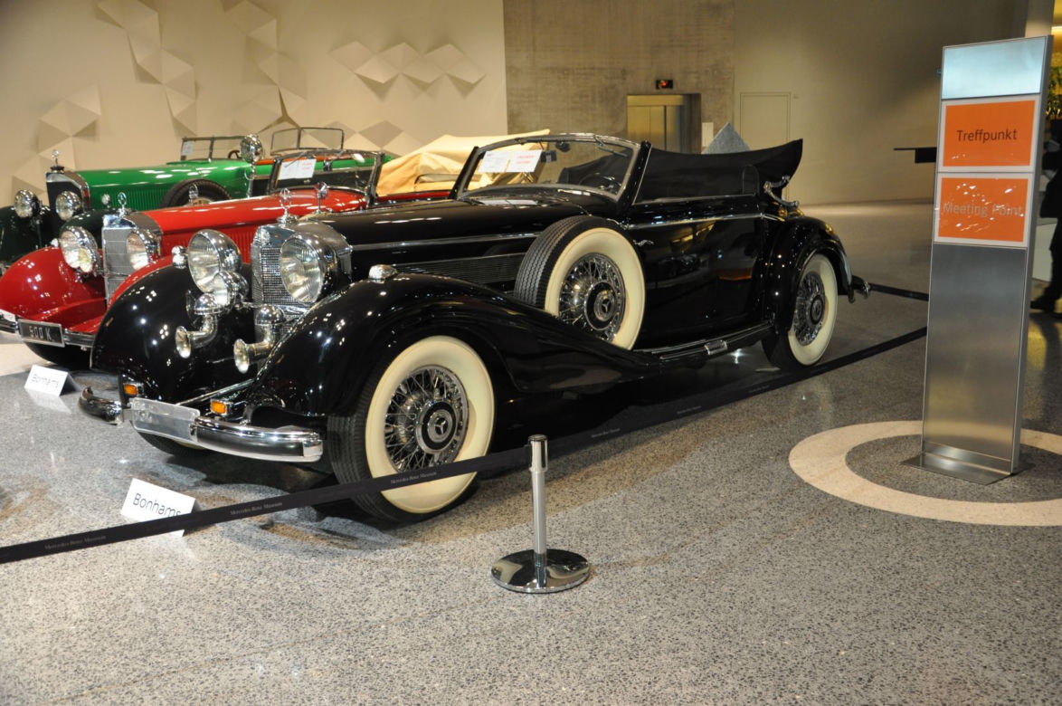 Aukcja zabytkowych Mercedesów w muzeum w Stuttgarcie