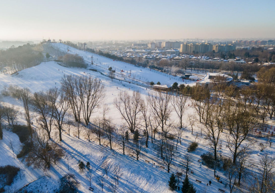 Ten warszawski park oferuje wiele zimowych atrakcji. Nie ma mowy o nudzie! 