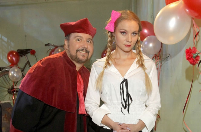 Świat według Kiepskich po wakacjach 2013. Boczek (Dariusz Gnatowski), Jolasia (Anna Ilczuk)