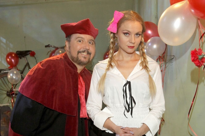 Świat według Kiepskich po wakacjach 2013. Boczek (Dariusz Gnatowski), Jolasia (Anna Ilczuk)
