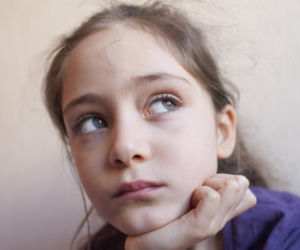 „Nie mów tak do córki”. Te zdania podcinają skrzydła dziewczynkom