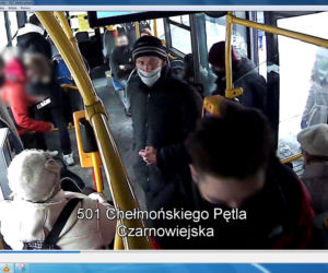 Ciął ostrym narzędziem siedzenia w autobusach. Szuka go policja