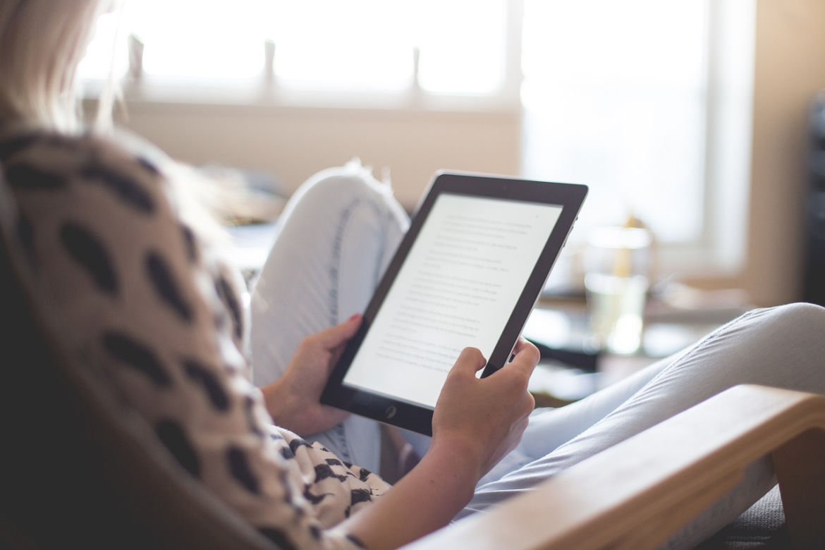 Bezpłatny dostęp do e-booków i audiobooków na Twoim urządzeniu lub wypożyczonym czytniku (Ochota)