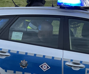 Auto kilka razy koziołkowało. Za kierownicą pijany ojciec. Pasażerką była jego maleńka córeczka