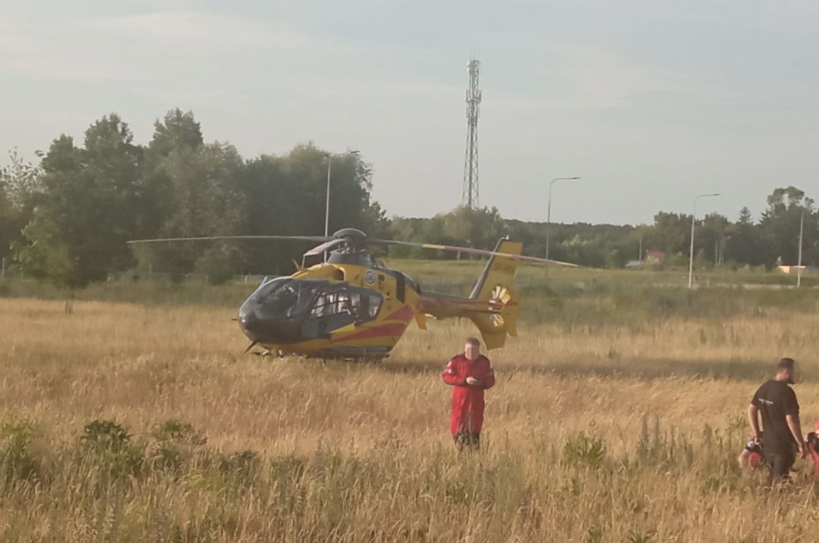 Wyleciał za barierki, ściął latarnię i dachował. Koszmarny wypadek na trasie S8. Nie żyje 38-letni mężczyzna