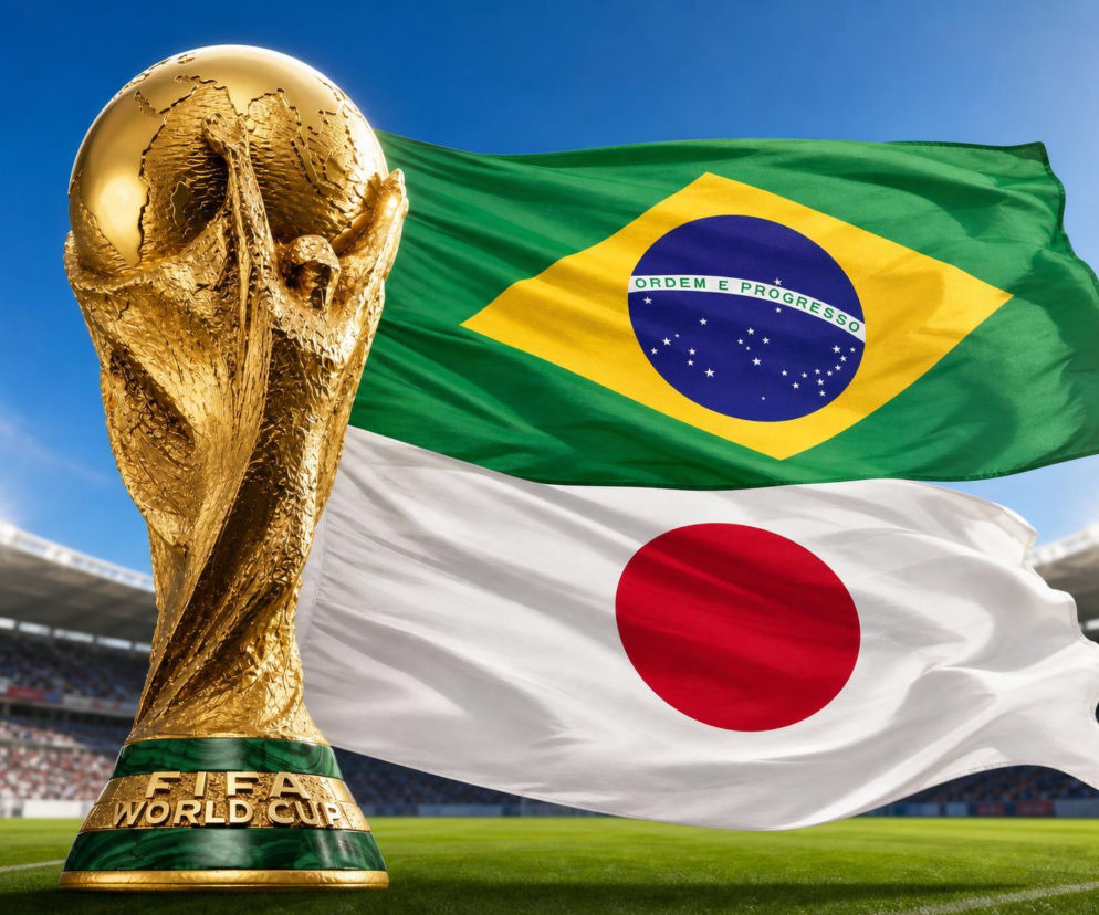 Złote trofeum Pucharu Świata FIFA na tle flag Brazylii i Japonii oraz rozmytego stadionu piłkarskiego, symbolizujące rywalizację obu drużyn na Mundialu 2026. Pełne statystyki meczu Brazylia-Japonia znajdziesz na naszym portalu.