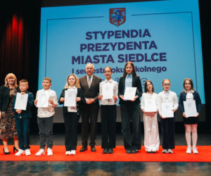 Najzdolniejsi uczniowie odebrali stypendia Prezydenta Miasta Siedlce