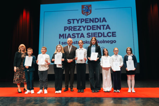 Najzdolniejsi uczniowie odebrali stypendia Prezydenta Miasta Siedlce