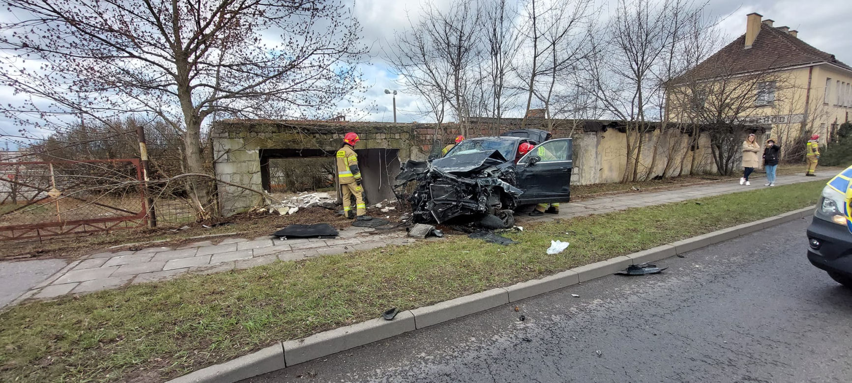 Poważny wypadek na Inwalidów w Bydgoszczy. Cztery osoby ranne