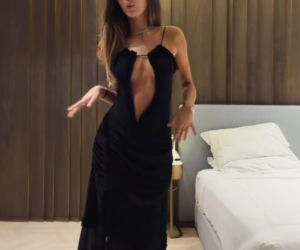 Sandra Kubicka pokazuje mężowi co stracił