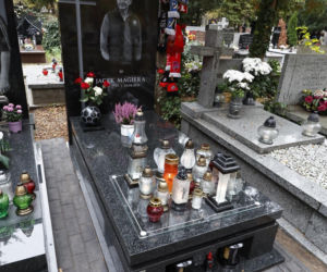 Groby Jacka Magiery i Lucjana Brychczego na Cmentarzu Wojskowym na Powązkach