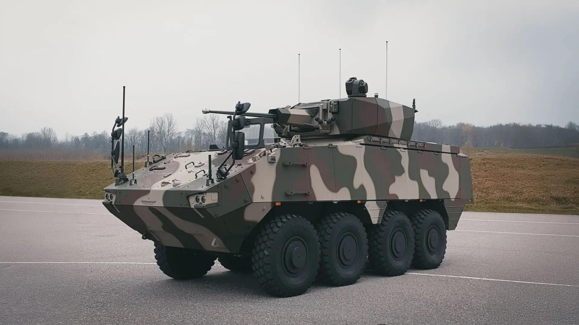 Program SAFE w Rumunii. Armia inwestuje w Piranha 5, Lynx i polskie drony Warmate