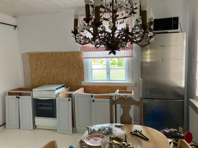 Kuchnia z jadalnią w trakcie remontu